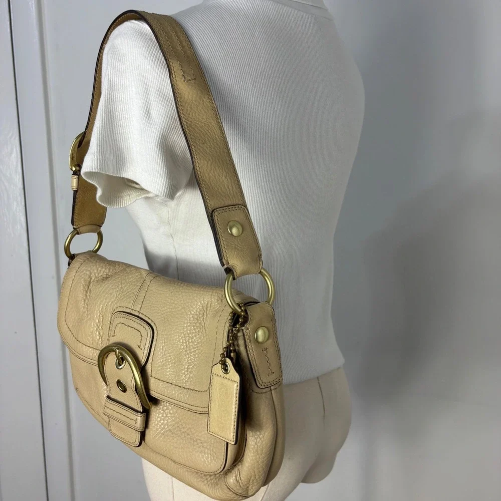 Vtg Coach Soho Beige Pebble Leather Double Pocket Flap Shoulder Bag Buckle 11842 - Picture 6 of 13